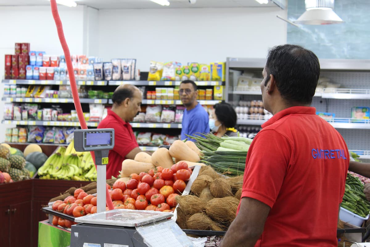 Retail Employees   2